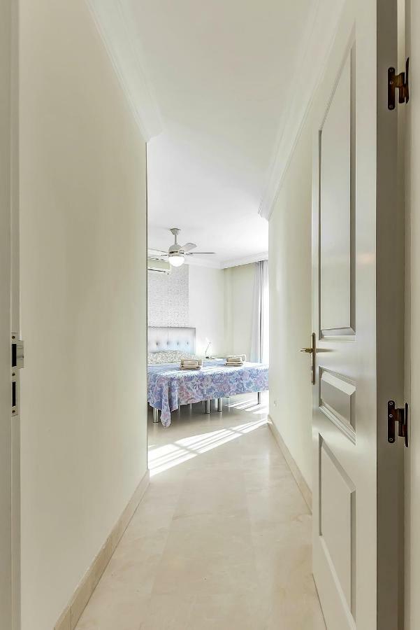 Apartment With Large Terrace In Terrazas Del Duque *