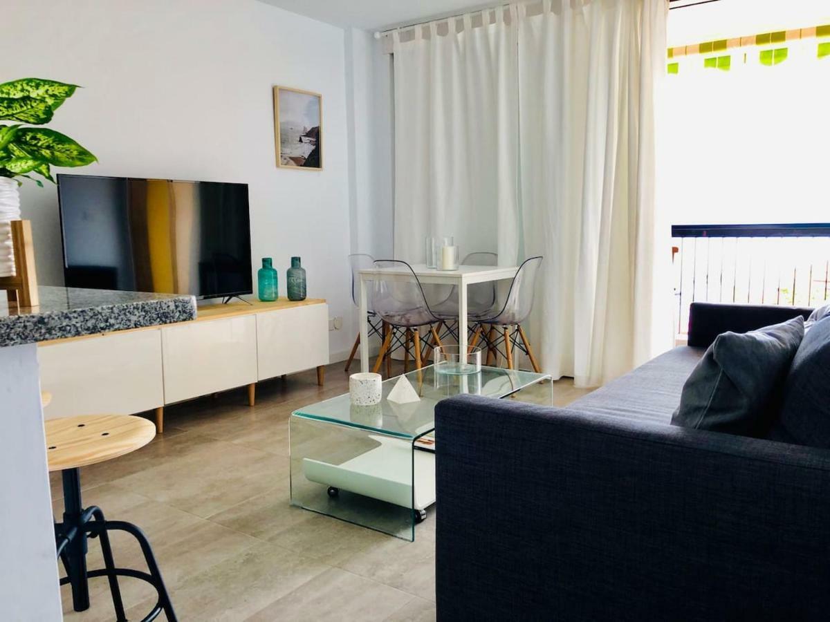 Homeforguest Beach Apt With Sea View & Pool, 50 Steps To The Sea
