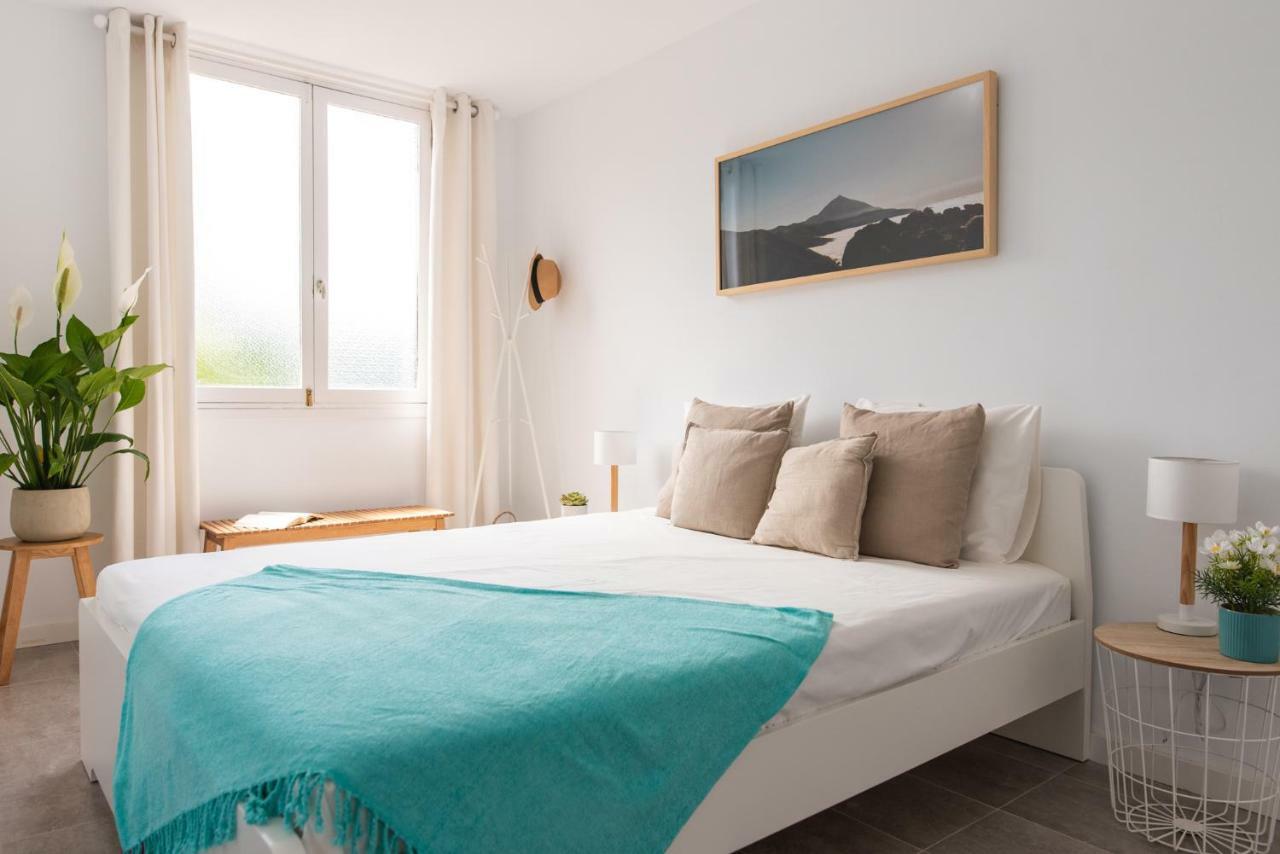 Homeforguest Beach Apt With Sea View & Pool, 50 Steps To The Sea *
