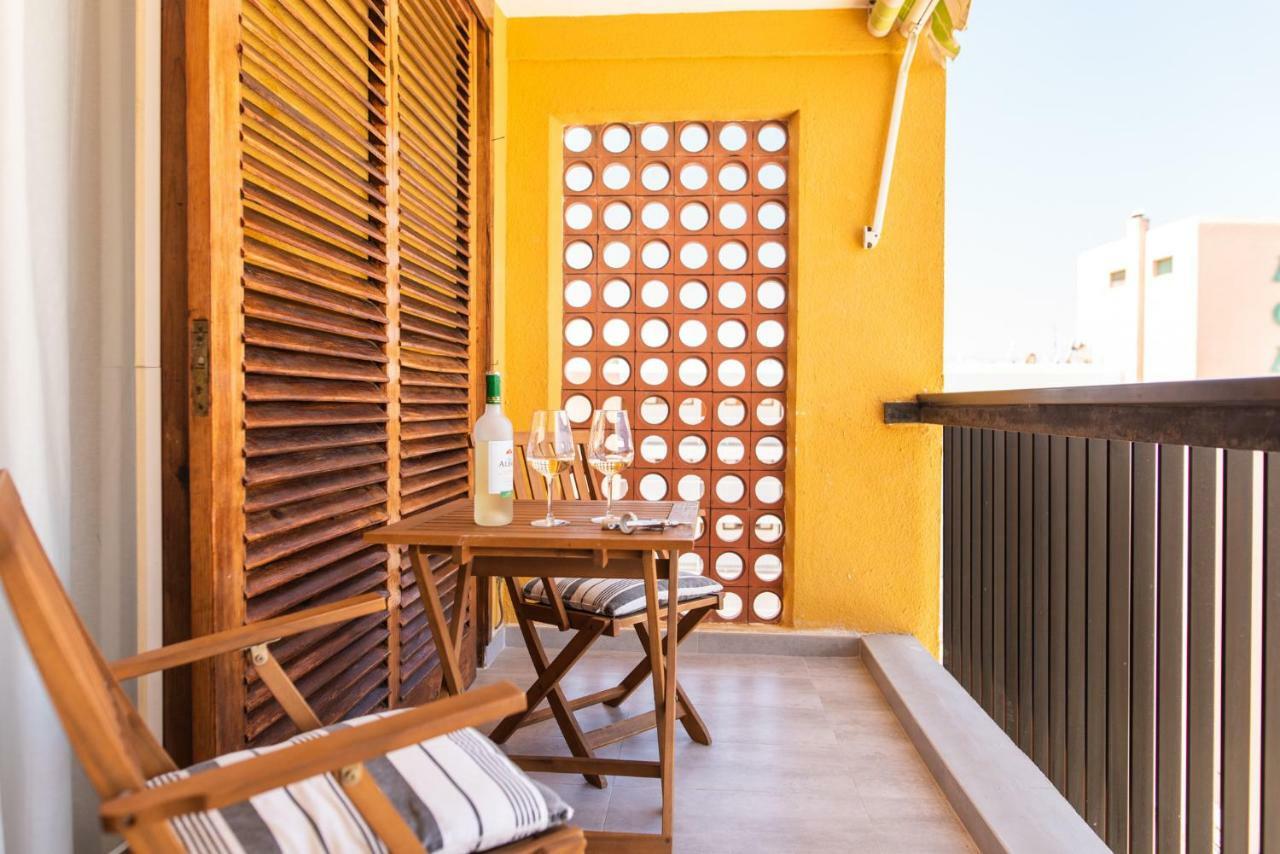 Homeforguest Beach Apt With Sea View & Pool, 50 Steps To The Sea Apartment