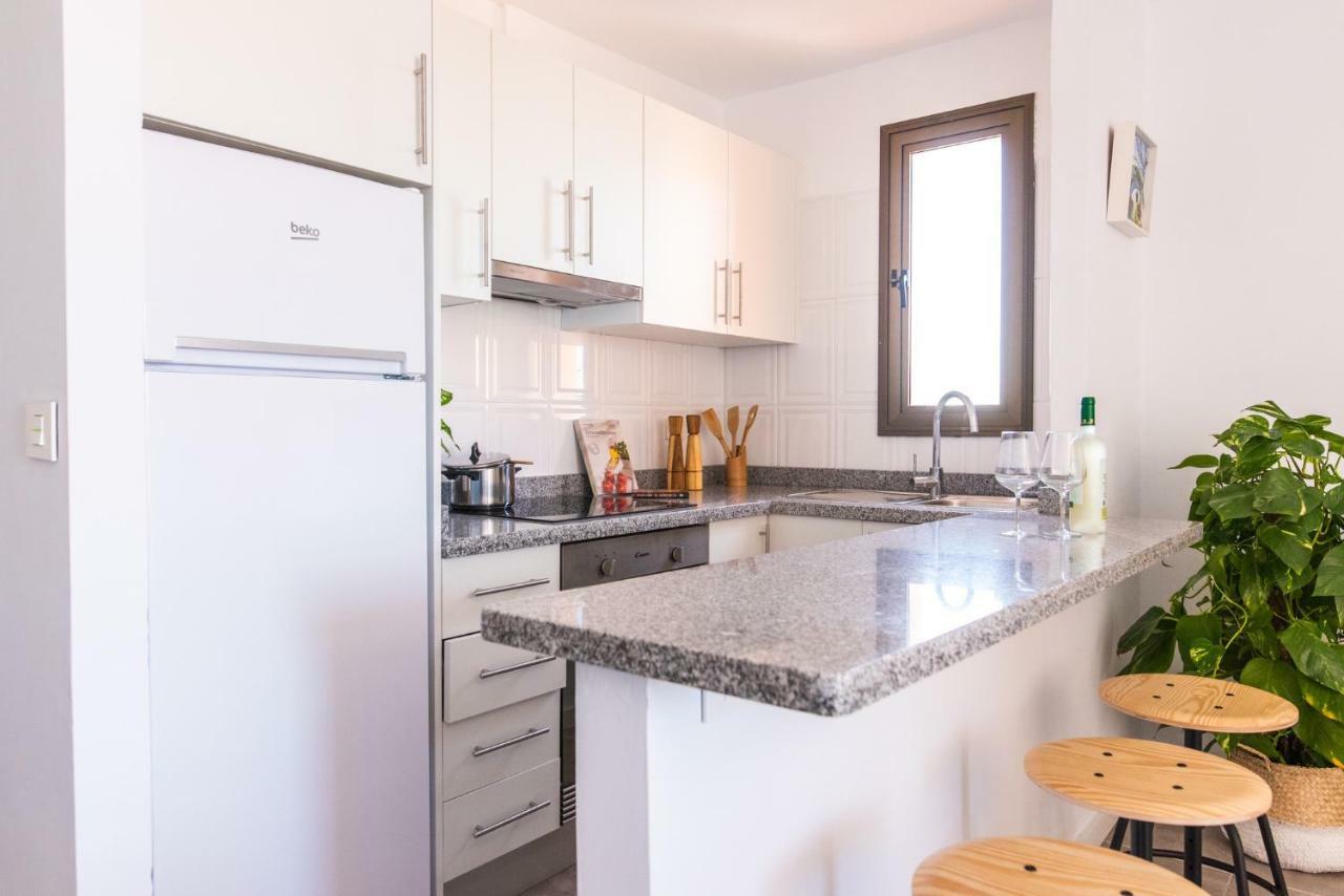 Homeforguest Beach Apt With Sea View & Pool, 50 Steps To The Sea