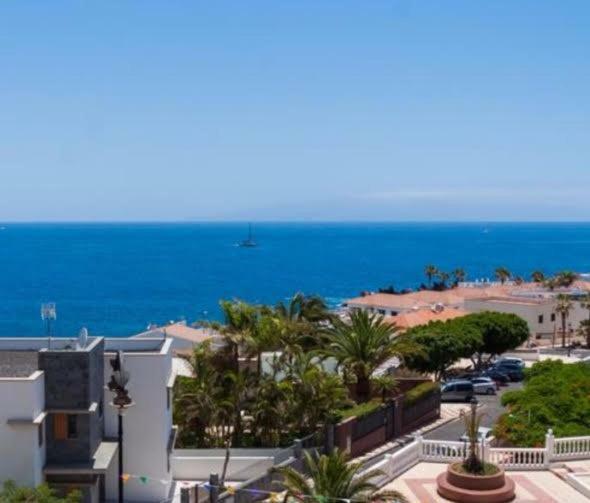 Avenida * Puerto de Santiago (Tenerife)