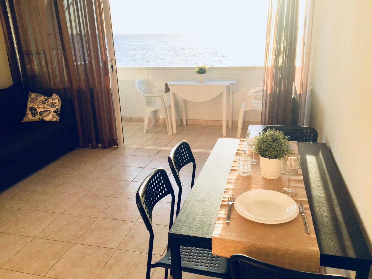 Feel The Breath Of The Ocean Apartment