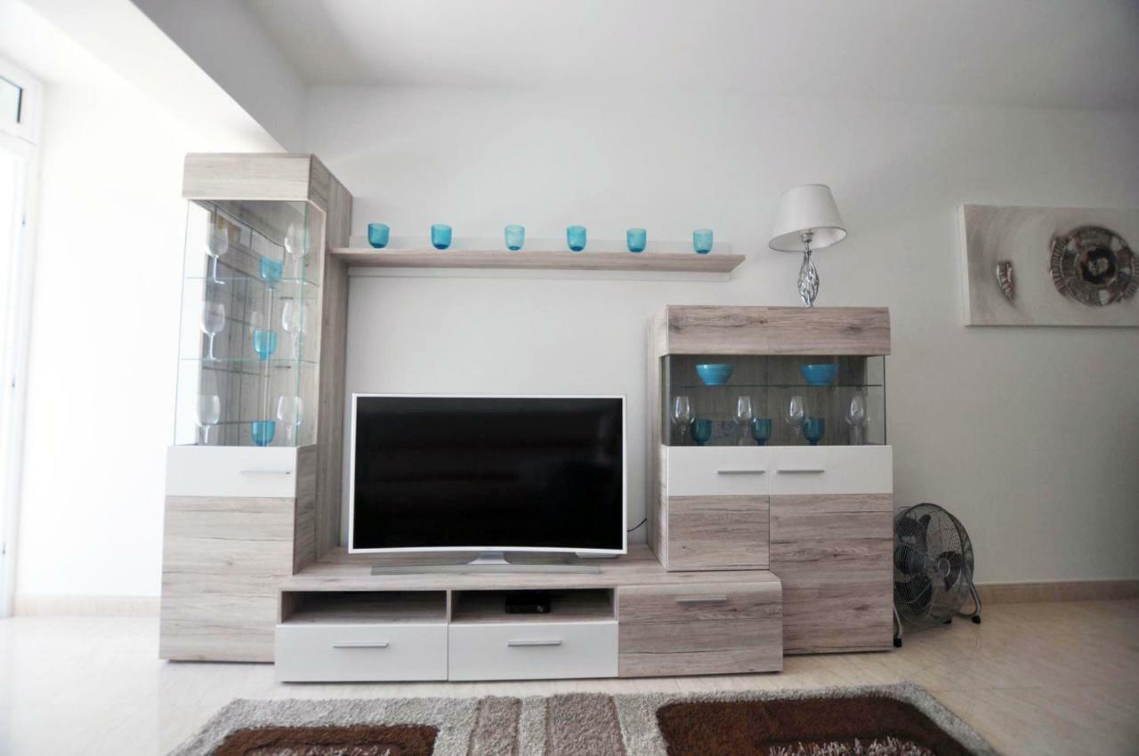 Townhouse On The 1st Line By Altamarhomes