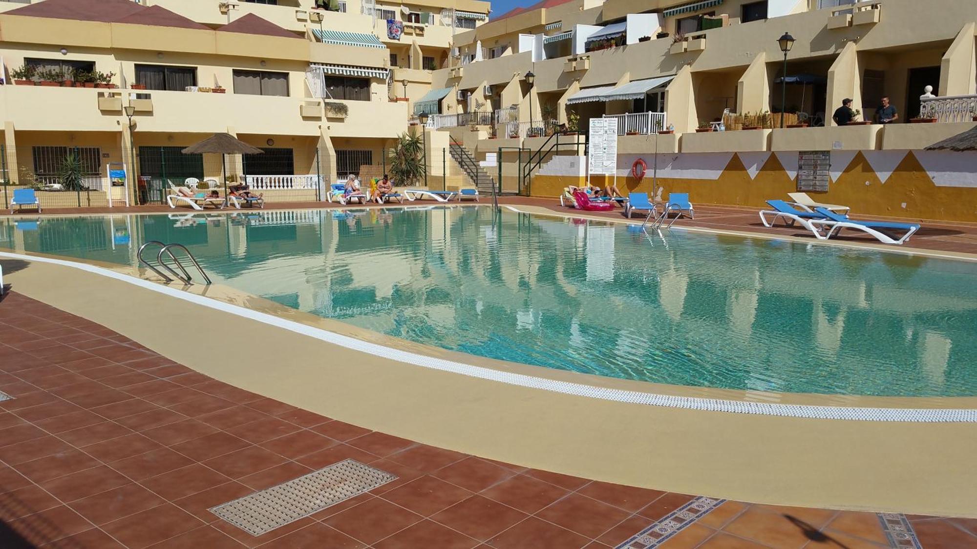 Family Poolside South Facing *