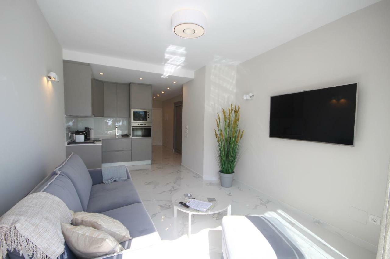 Luxury In First Line With Pool Apartment