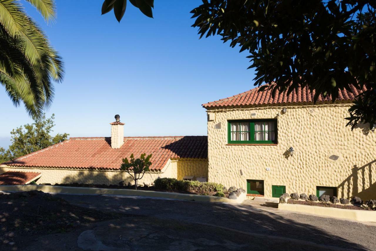 Casitas Uvas Y Vinas