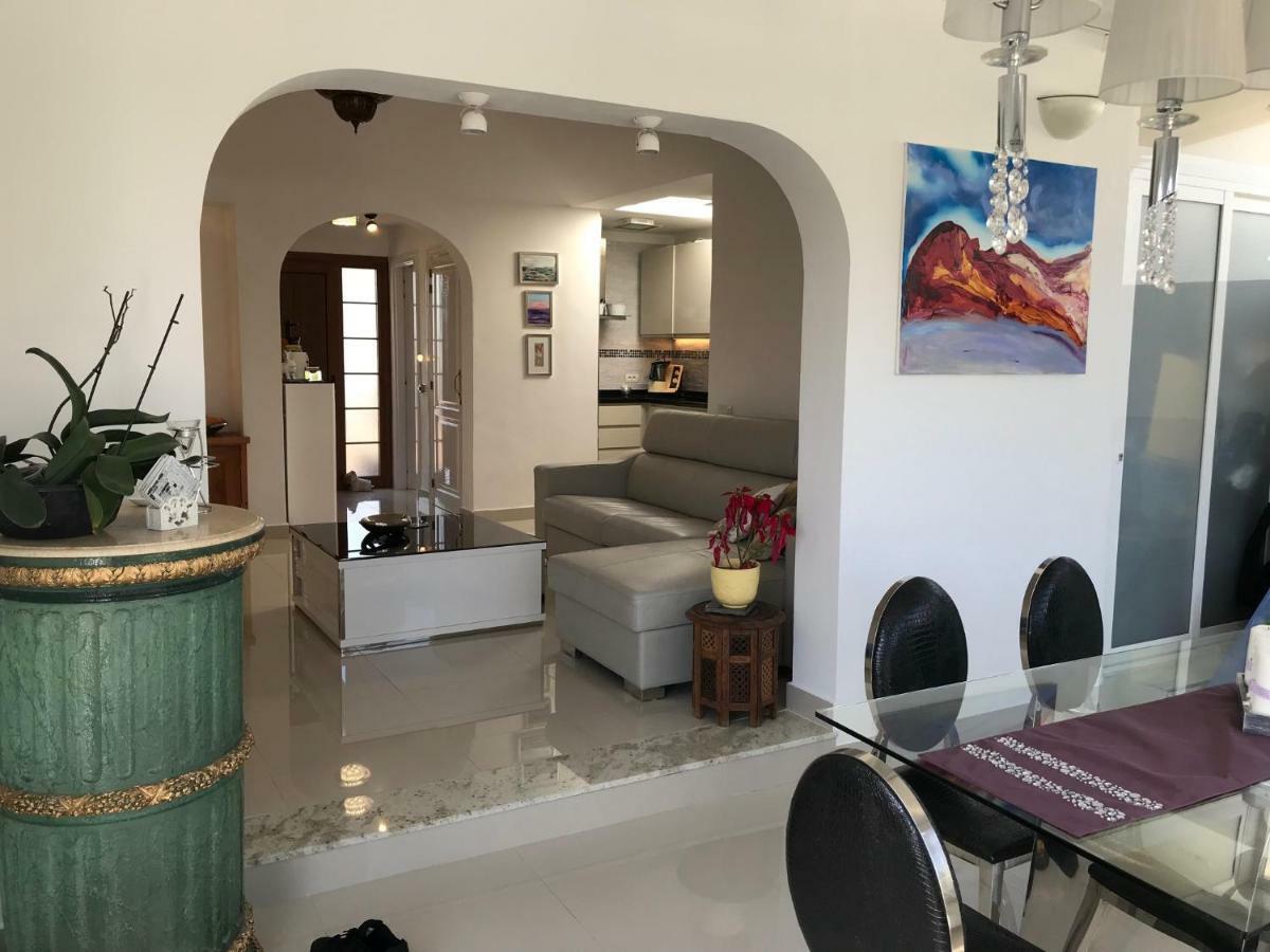 Ola, Golf Del Sur Villa