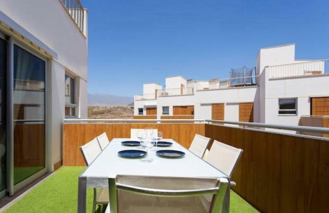 Apartment Sea View In With Pool & Private Parking Space