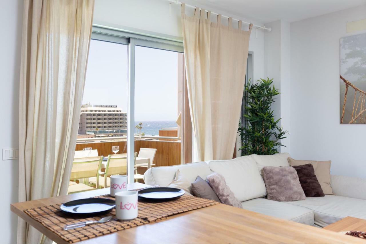 Sea View In With Pool & Private Parking Space