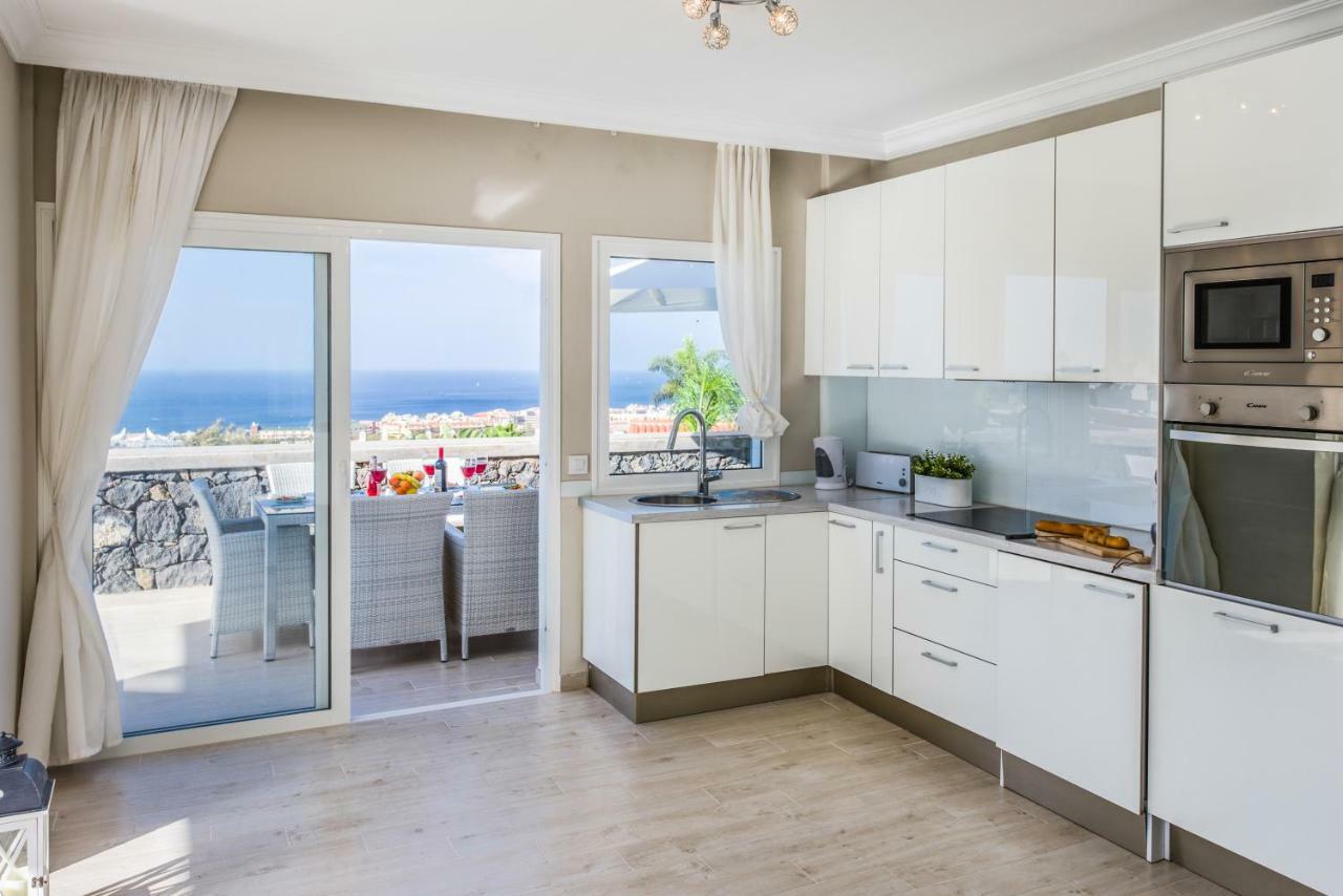 Luxury White With Sea View, Heated Pool Villa