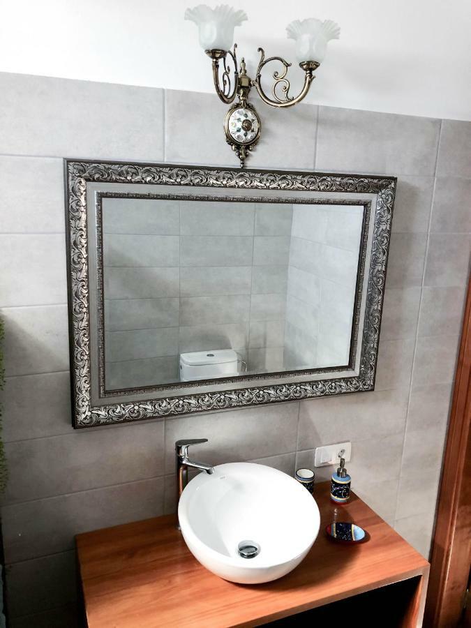 Apartment Close To Everything | A/c+ Wifi | 1min | *