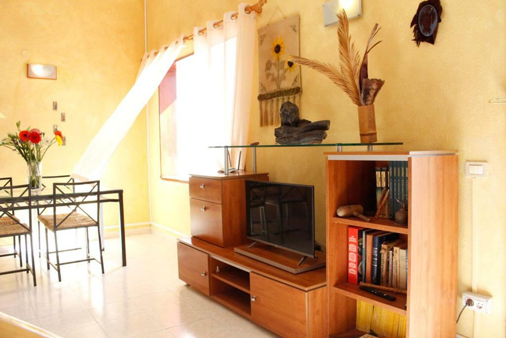 Caleta Roques Holiday home *