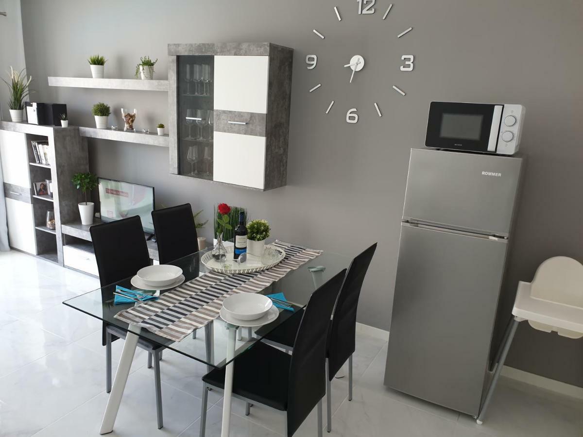 Apartment Casa Flores With Heated Pool, Only 490 Meters To The Beach, Balcony, Wifi *