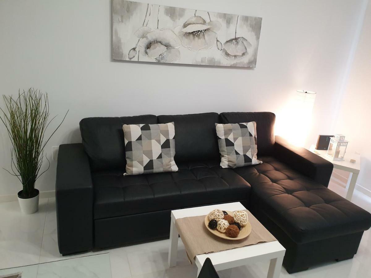 Apartment Casa Flores With Heated Pool, Only 490 Meters To The Beach, Balcony, Wifi