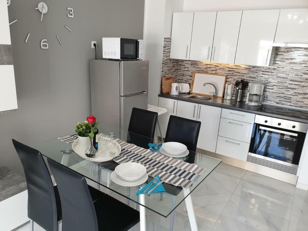 Casa Flores With Heated Pool, Only 490 Meters To The Beach, Balcony, Wifi Apartment