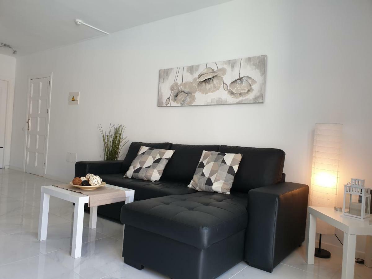 Apartment Casa Flores With Heated Pool, Only 490 Meters To The Beach, Balcony, Wifi Arona (Tenerife)