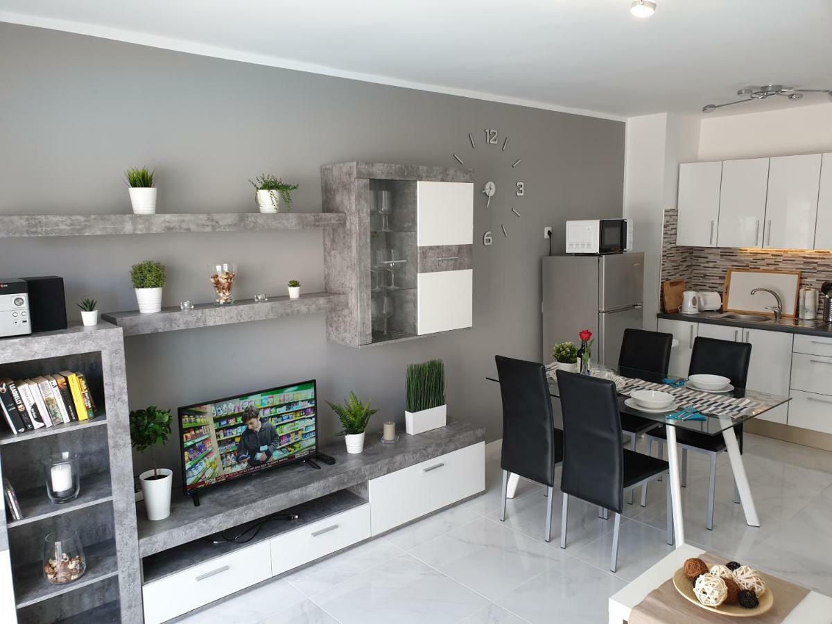 Casa Flores With Heated Pool, Only 490 Meters To The Beach, Balcony, Wifi Apartment Arona (Tenerife)