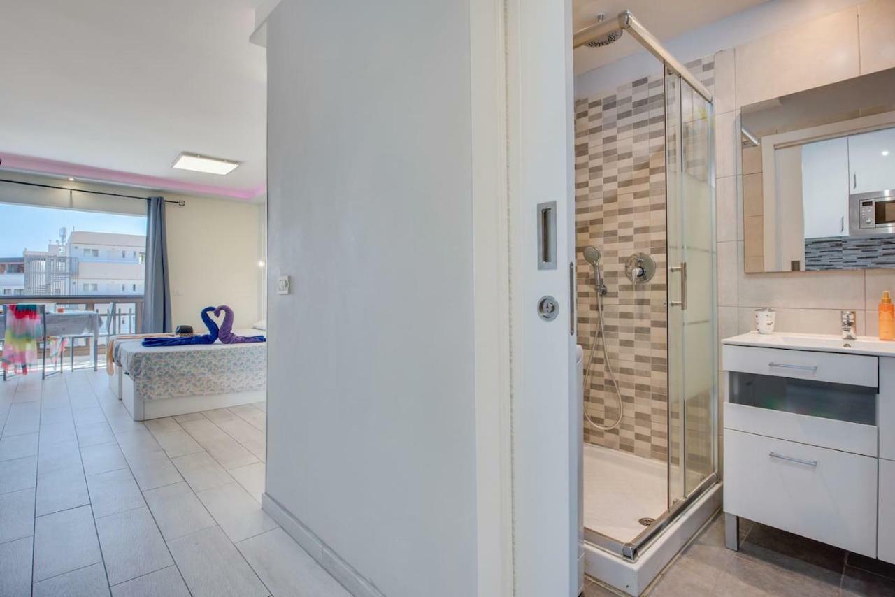 Apartment 733 Wonderful In Lasamericas! Wi-fi Free! Playa de las Americas (Tenerife)