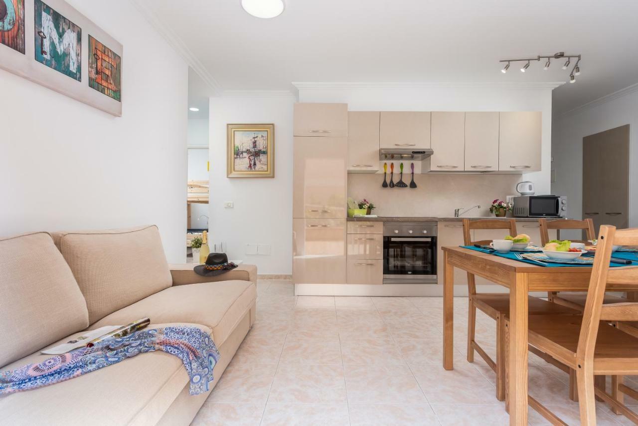 F06 Costa Sol Accommodation, Big Terrace, Pool Apartamento *