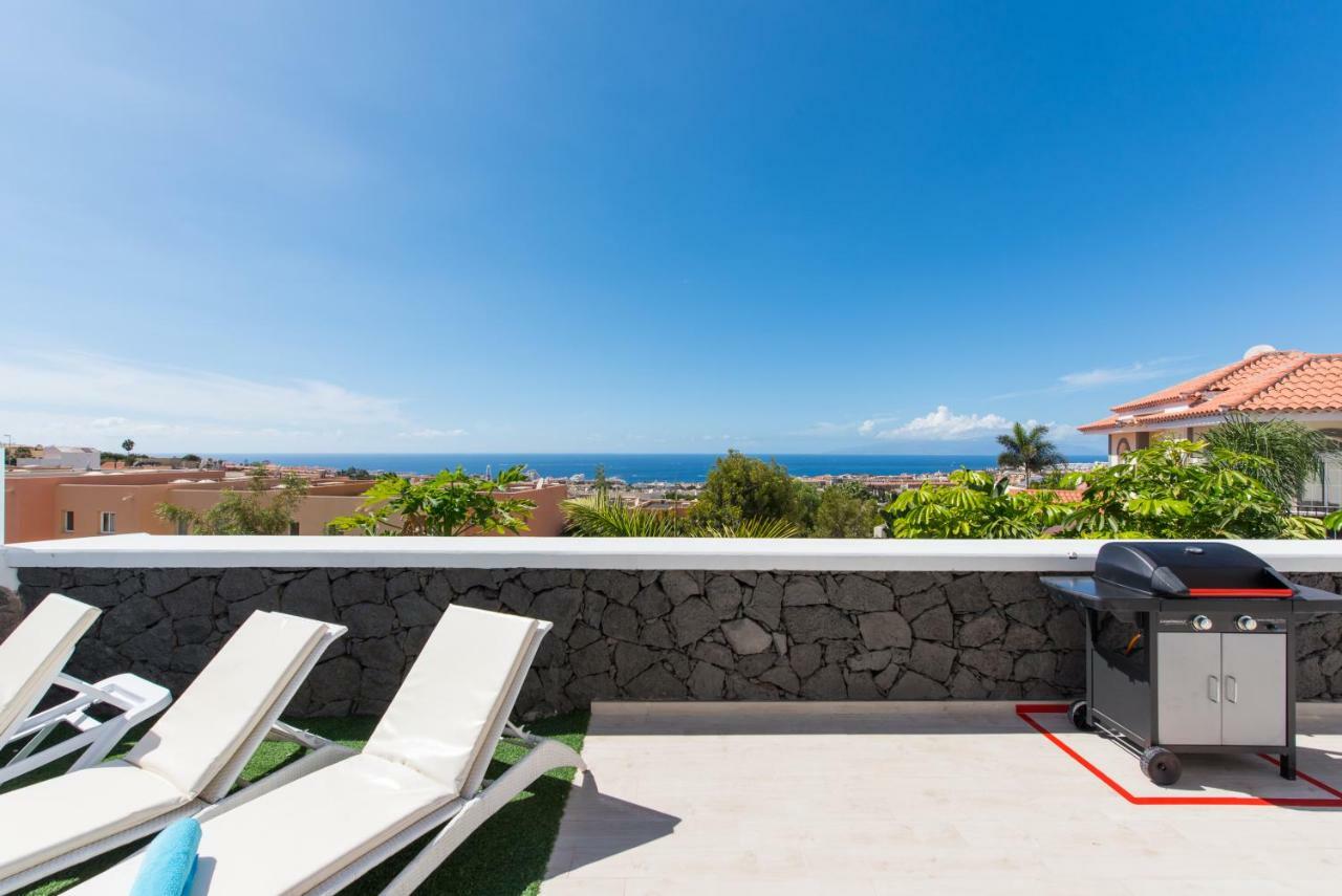 Luxury White With Sea View, Heated Pool Villa