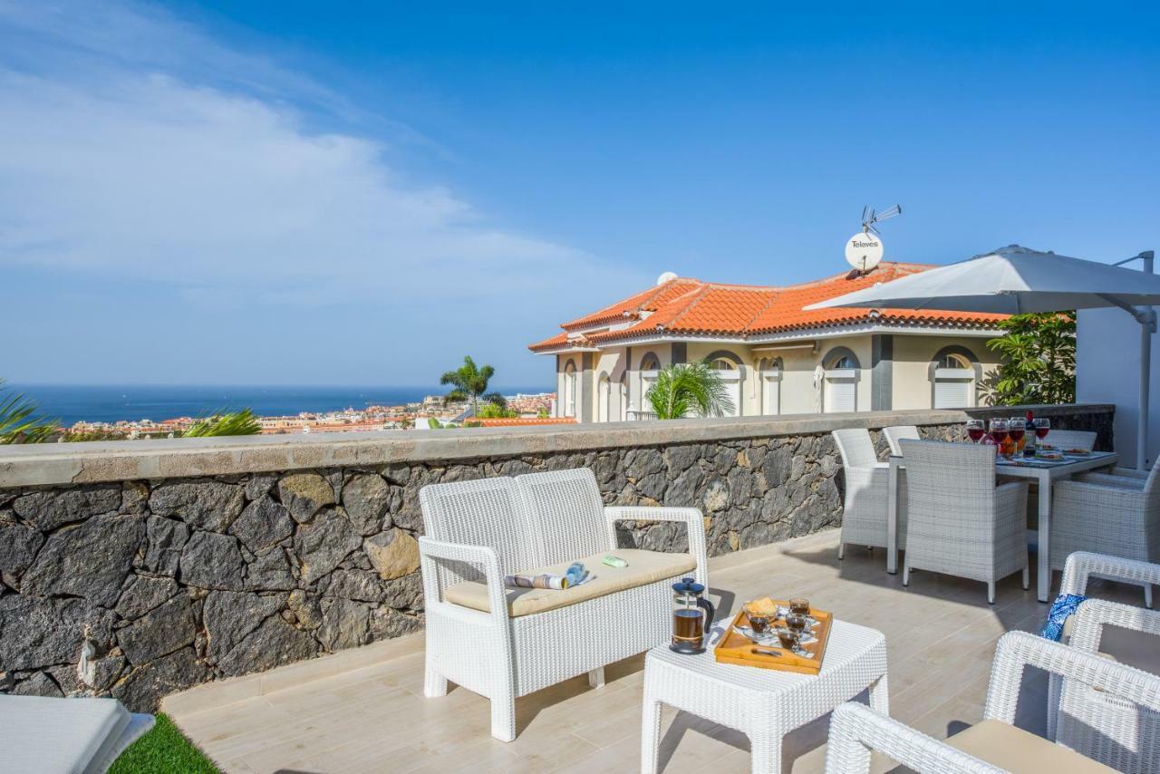 Luxury White With Sea View, Heated Pool Villa