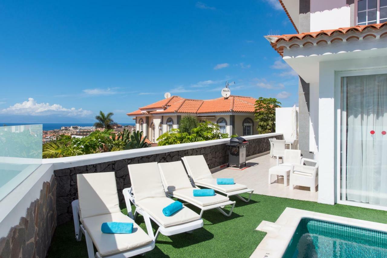 Luxury White With Sea View, Heated Pool Villa