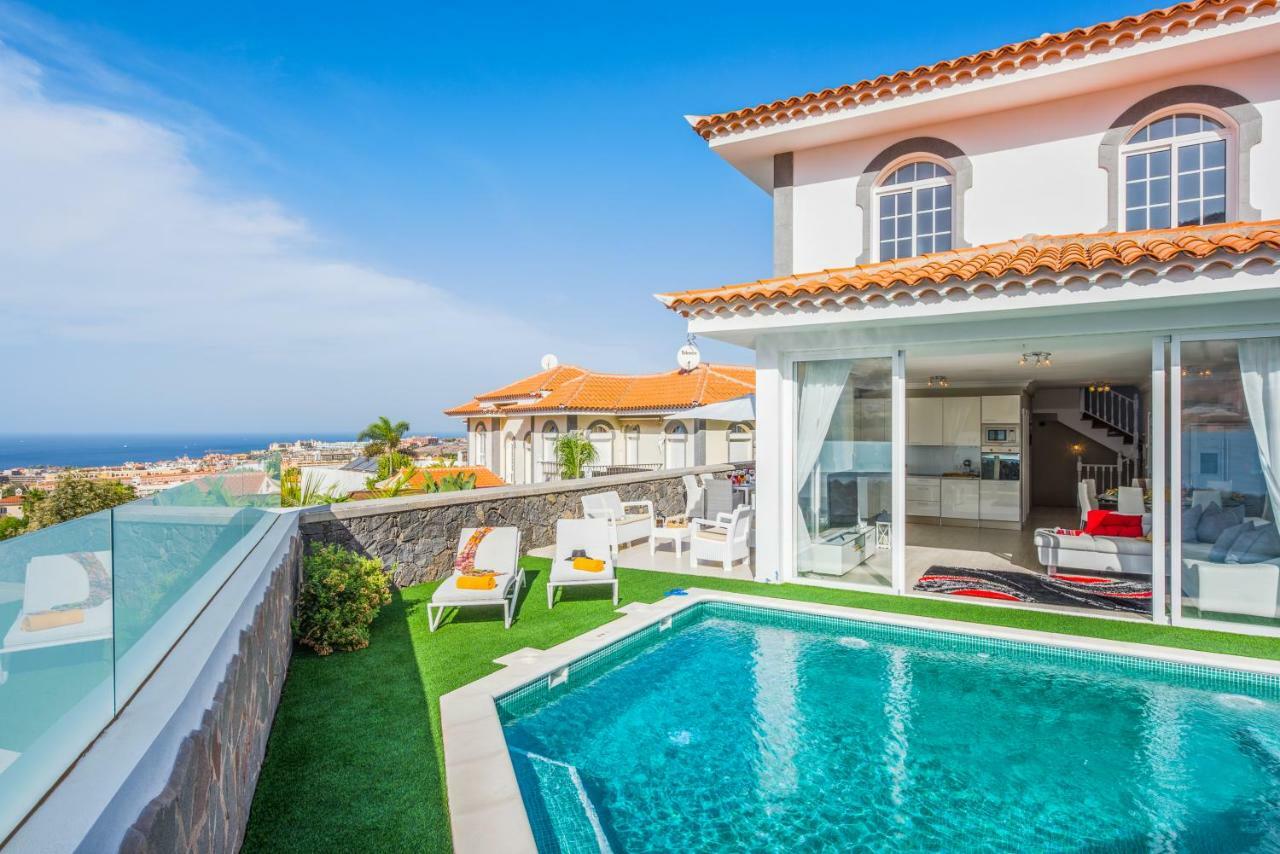 Luxury White With Sea View, Heated Pool Villa *