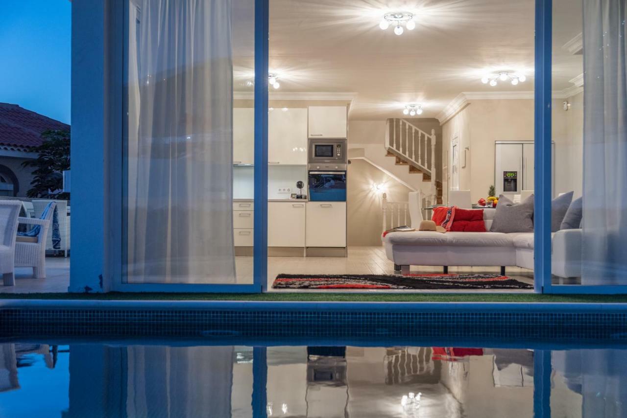 Luxury White With Sea View, Heated Pool Villa *
