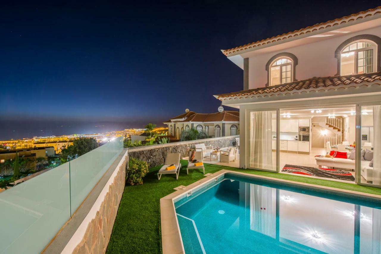 Luxury White With Sea View, Heated Pool Villa *