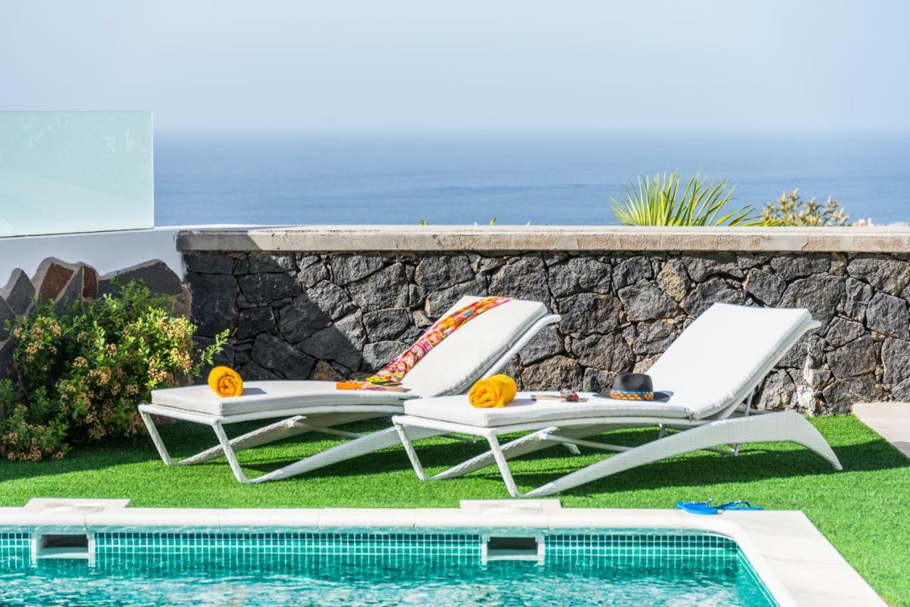Luxury White With Sea View, Heated Pool Villa