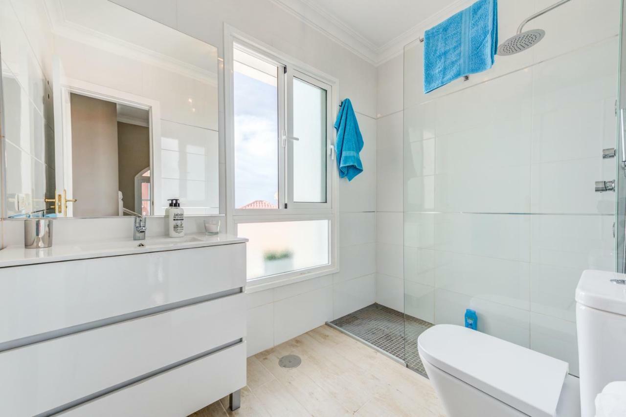 Villa Luxury White With Sea View, Heated Pool Costa Adeje (Tenerife)