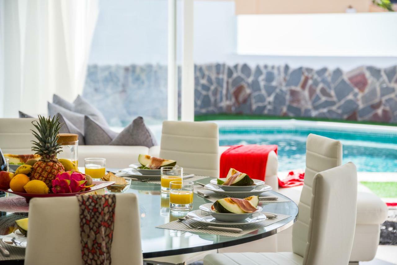 Luxury White With Sea View, Heated Pool Villa *
