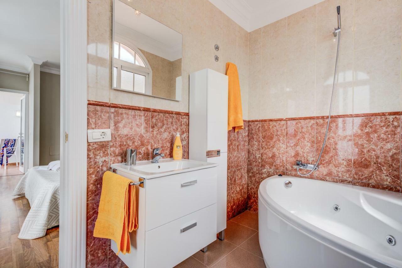 Luxury White With Sea View, Heated Pool Villa Costa Adeje (Tenerife)