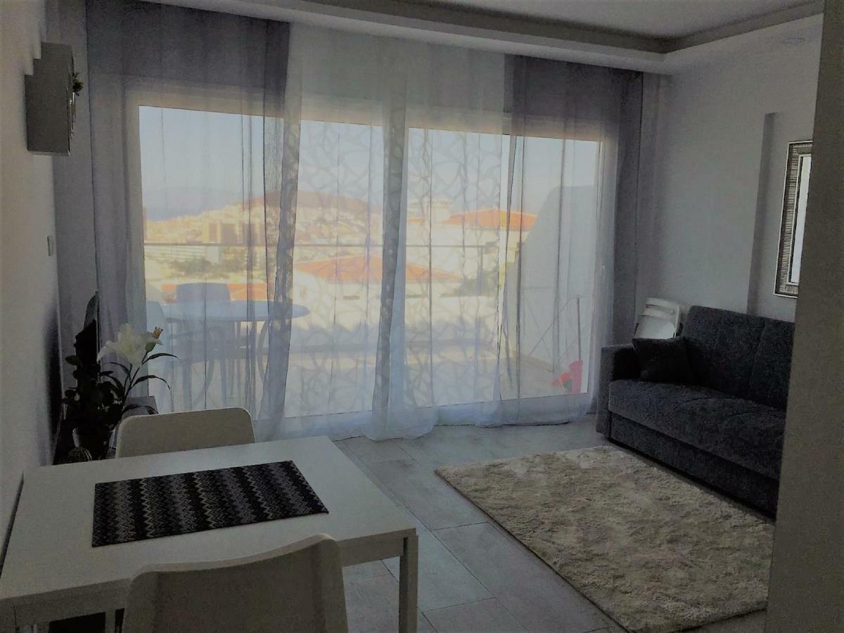 Summer Sunshine In Cristianos Apartment