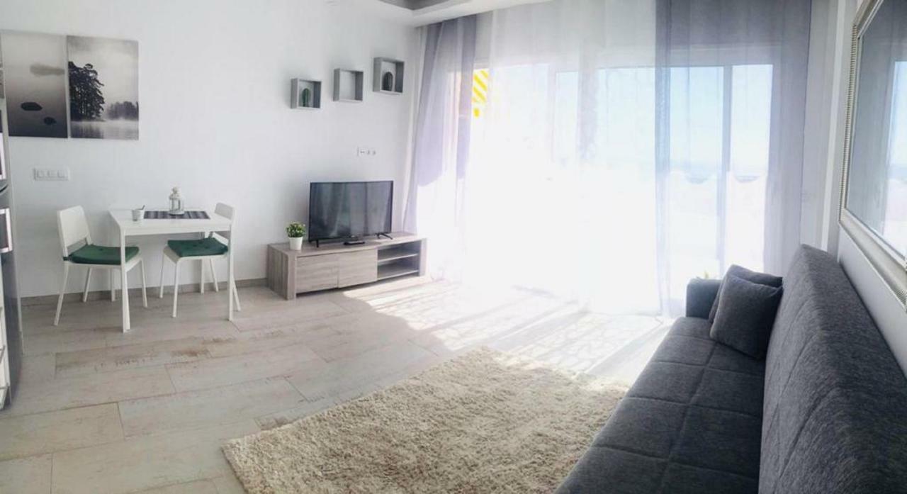 Summer Sunshine In Cristianos Apartment
