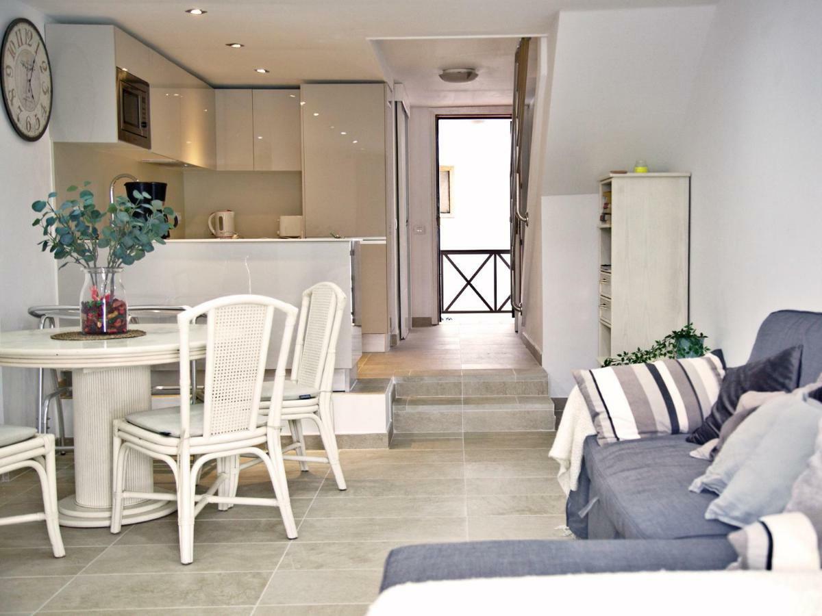 2 Min Walk To - Private Solarium *