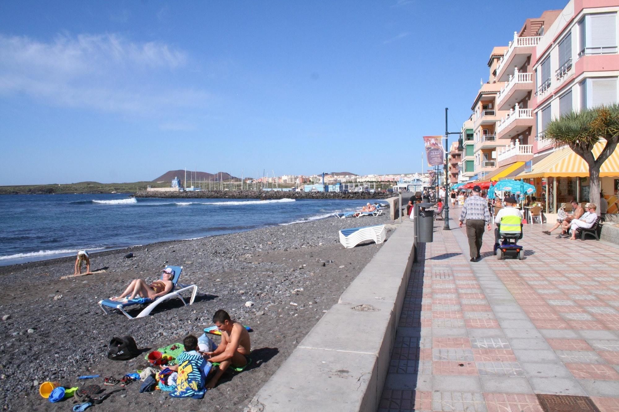 With One Bedroom In Arona, With Pool Access And Furnished Te Apartamento