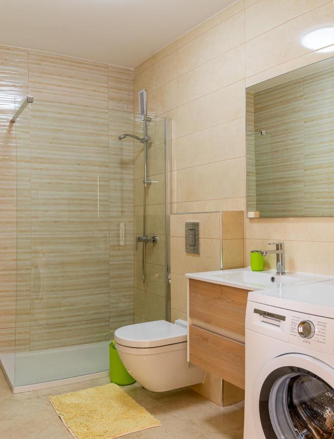 Apartment Esmeralda. Lovely And New Right By The Ocean!
