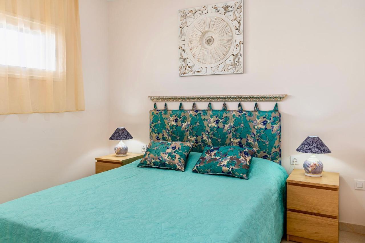 Esmeralda. Lovely And New Right By The Ocean! *