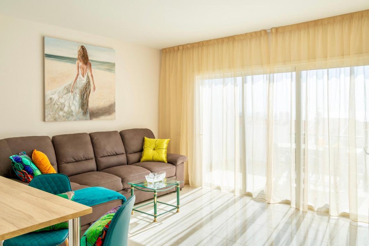 Apartment Esmeralda. Lovely And New Right By The Ocean! *