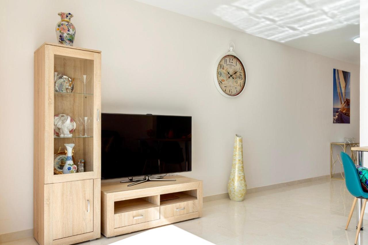 Apartment Esmeralda. Lovely And New Right By The Ocean! *