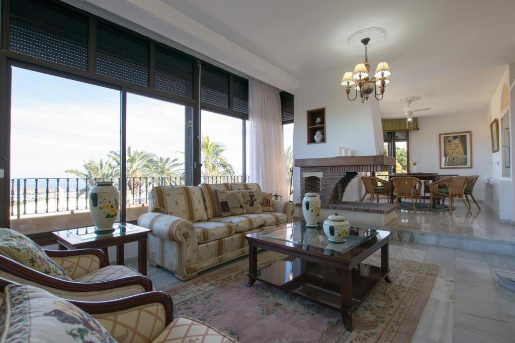 Rural With Private Pool Villa *