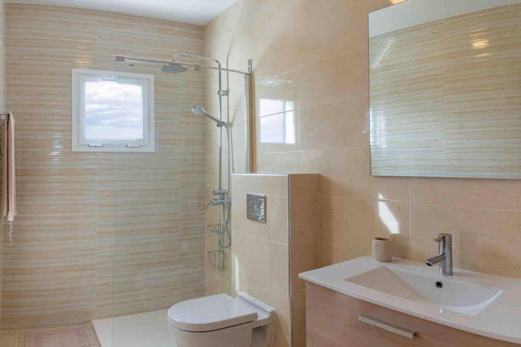 Esmeralda. Luxury. 1 Line Of The Ocean. View! Quality! *