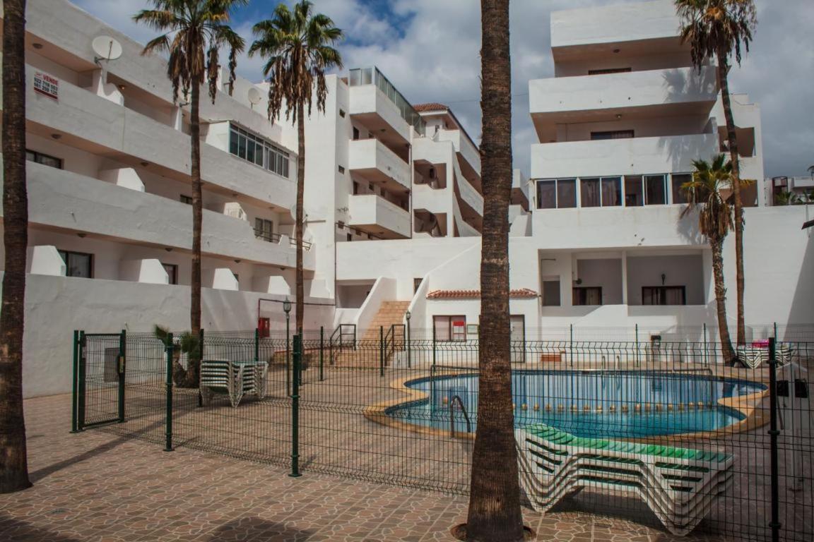 In Parque Cattleya, Playa De Americas Apartment