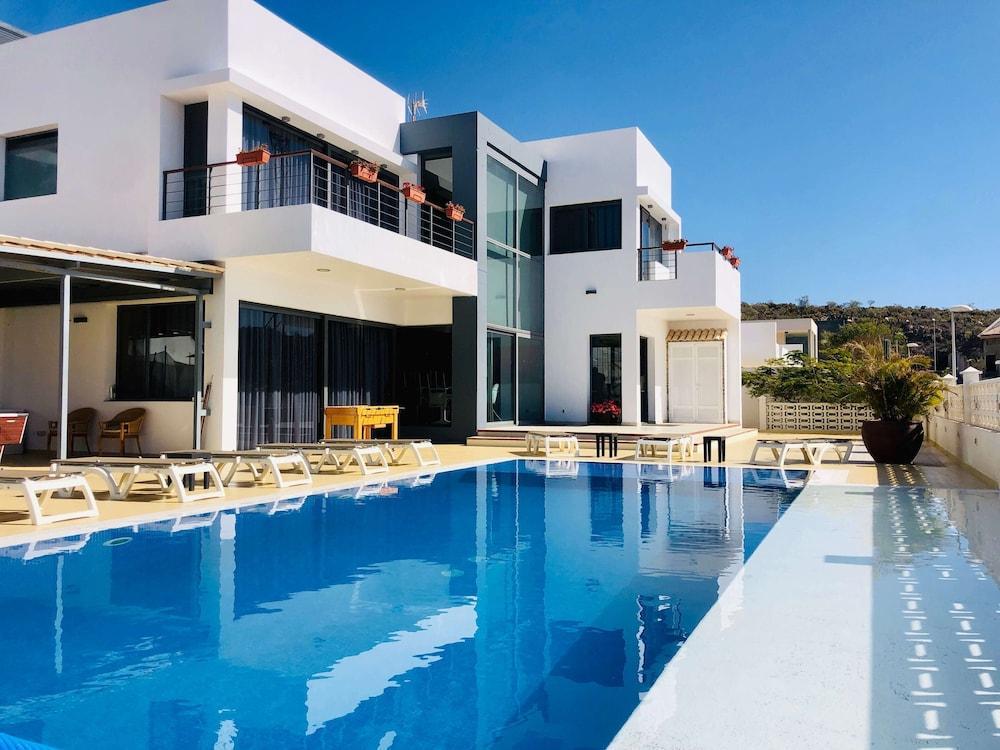 Casa Flamboyant Villa *