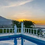 Relaxing Villa Heated Pool Luxurious Views Massage