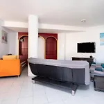 Family Apartment -3 Bedrooms And Rooftop