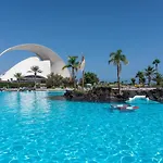 Luxury Apartment, Parking, Terrace, Pool.