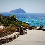White Sand, Huge Terrace, Fast Wi-Fi, Netflix